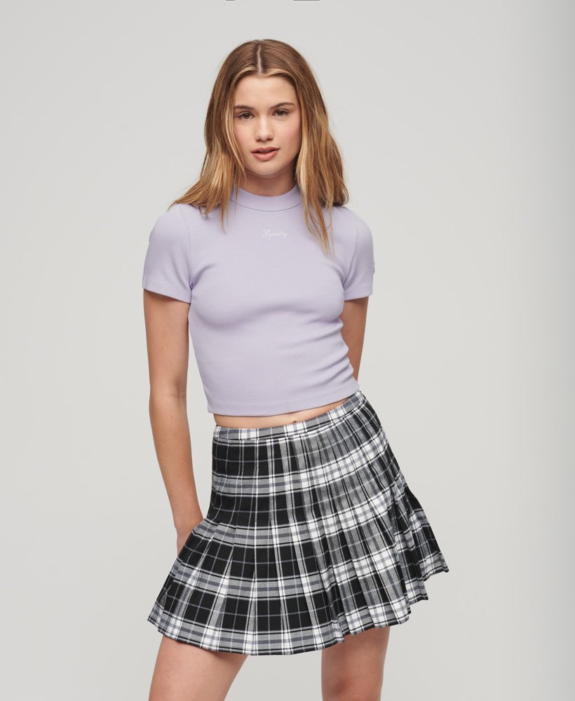 camiseta cropped bordada em algodão orgânico na cor roxa cósmica