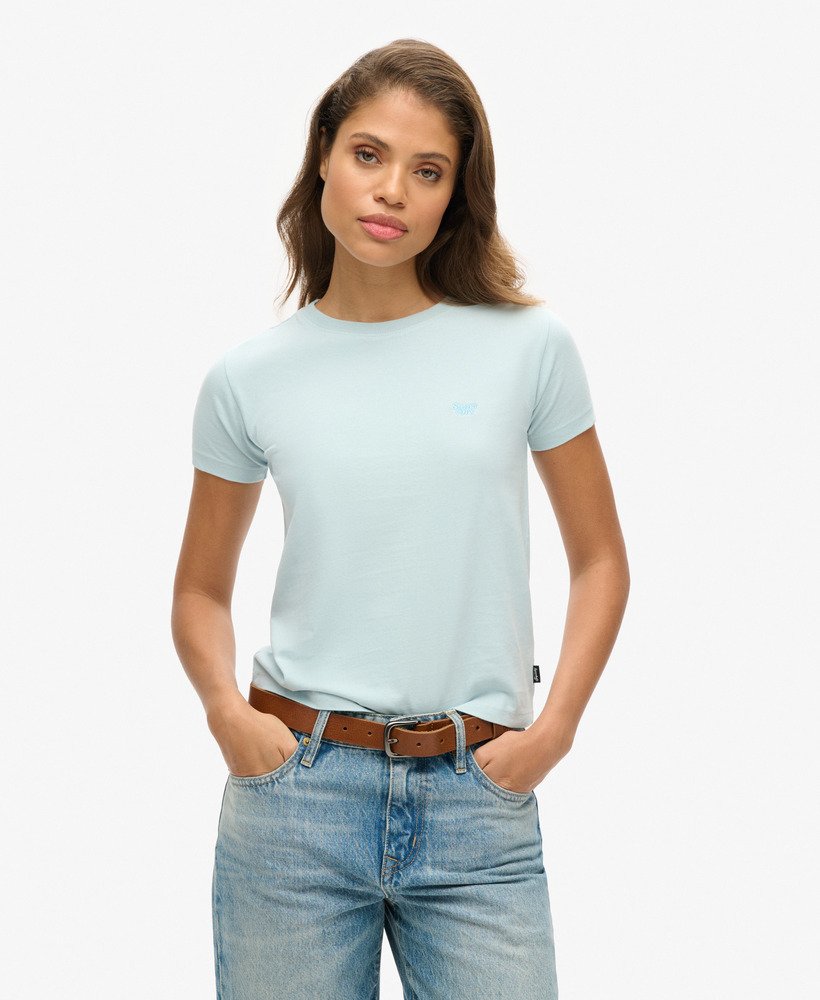camiseta essential logo fitted na cor azul celeste de inverno