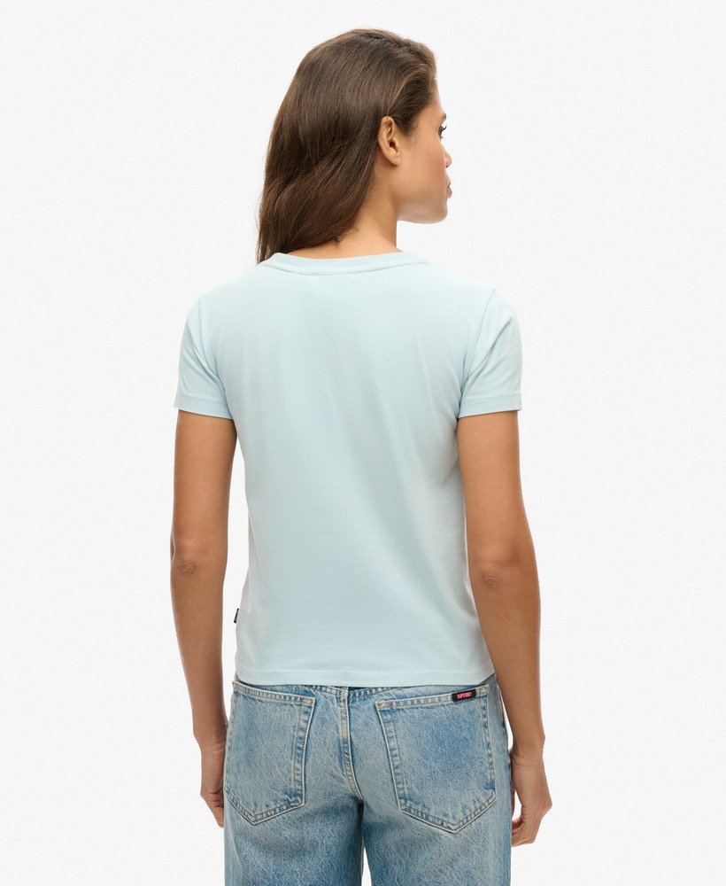 camiseta essential logo fitted na cor azul celeste de inverno