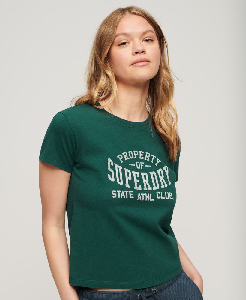 camiseta athletic essentials graphic anos 90 na cor verde pinho escuro