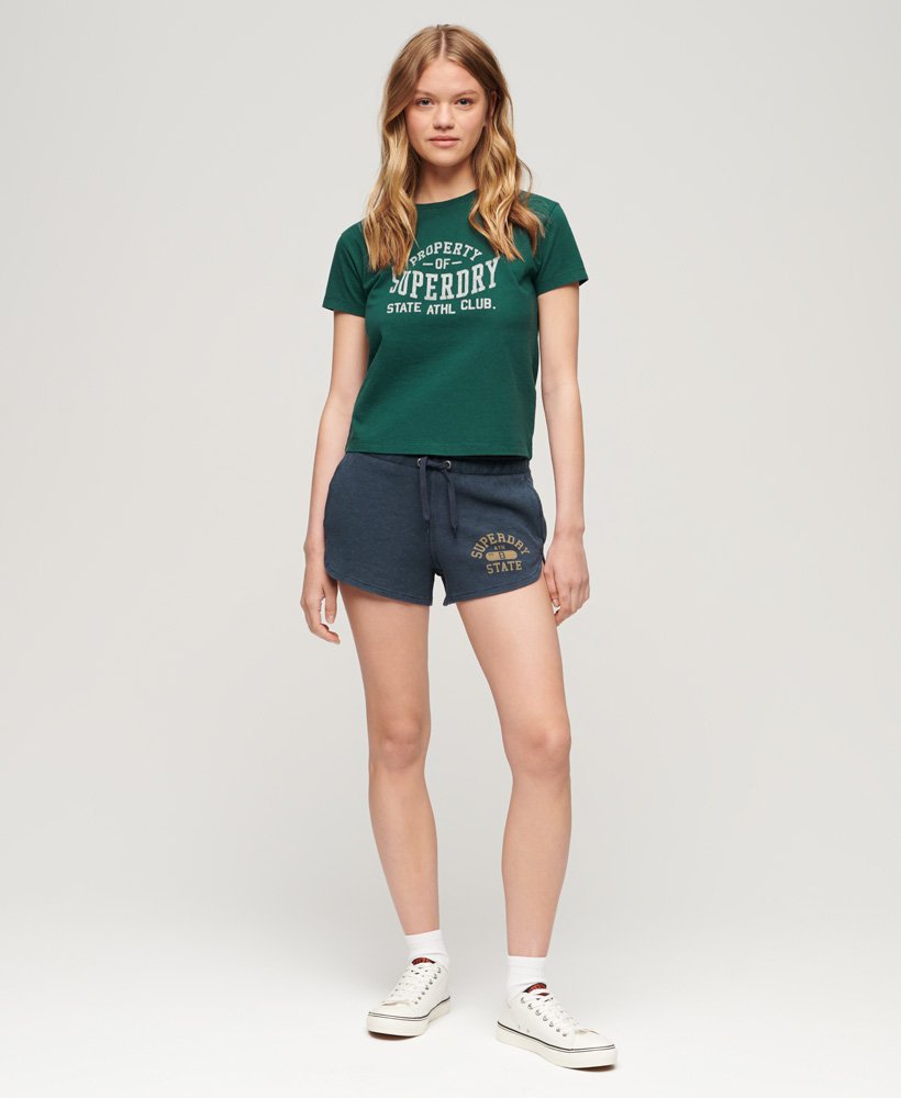 camiseta athletic essentials graphic anos 90 na cor verde pinho escuro