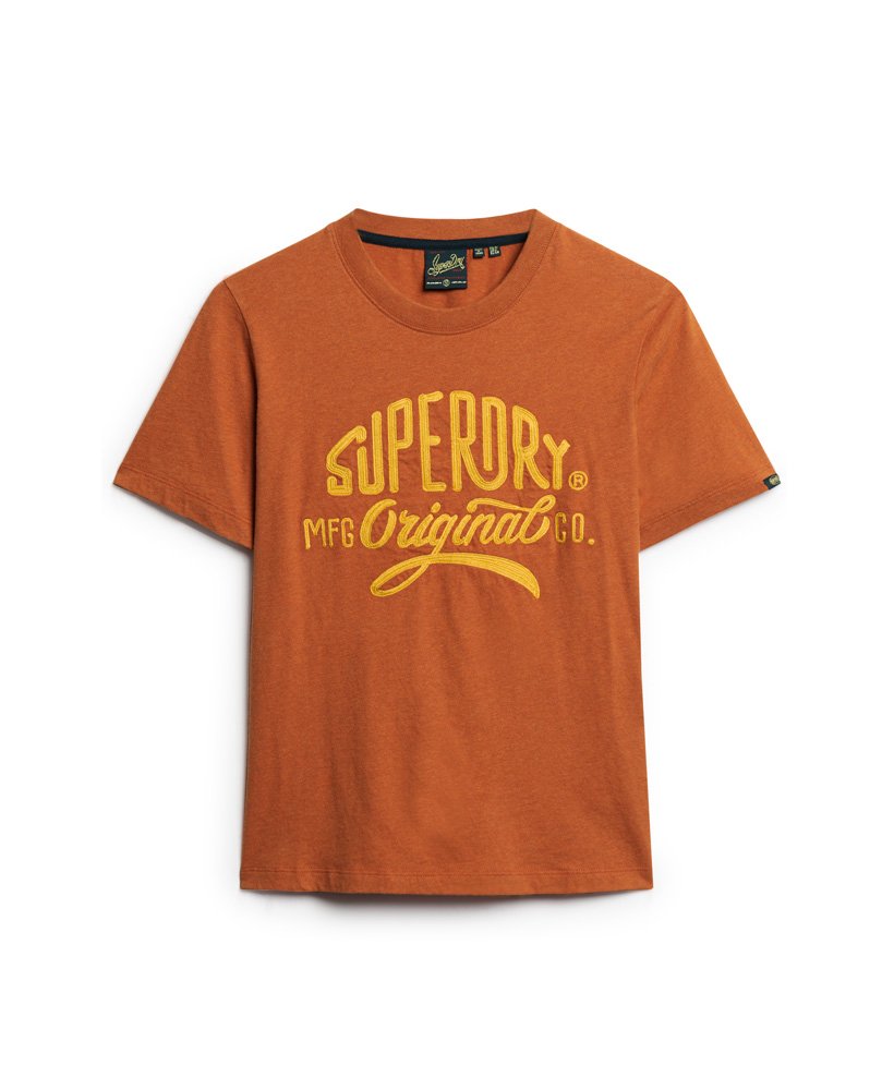 camiseta com estampa esportiva em estilo script na cor laranja ferrugem mesclado.