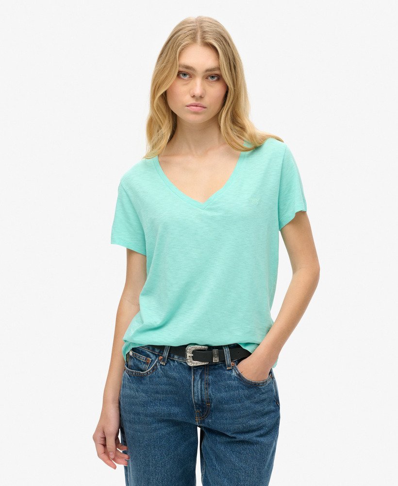 camiseta com decote em v bordada em tecido texturizado na cor verde menta fluorescente.