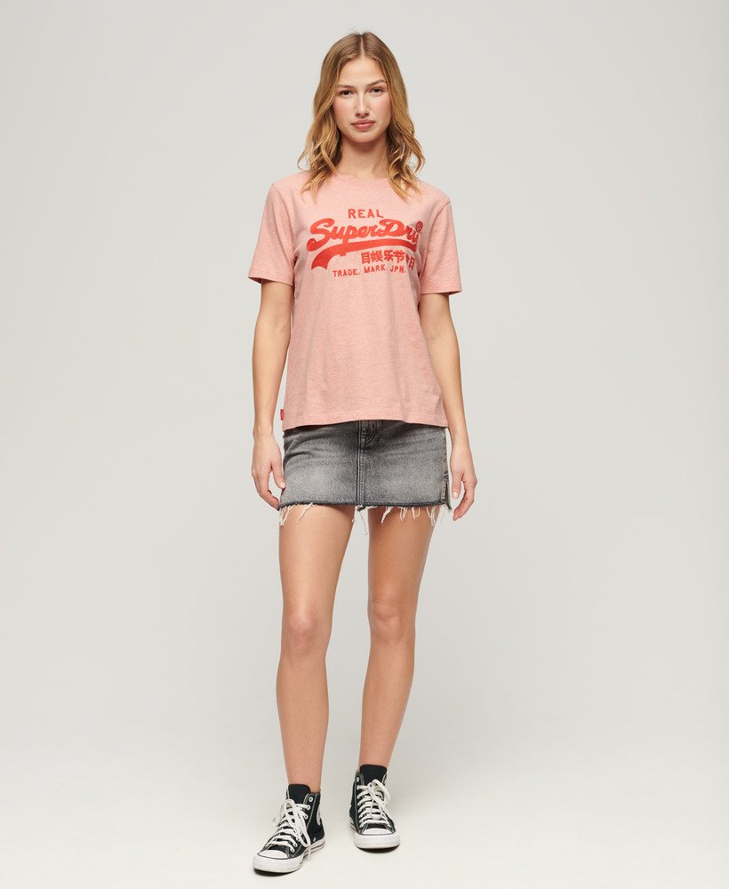 camiseta com logo vintage bordado na cor abbey peach heather.