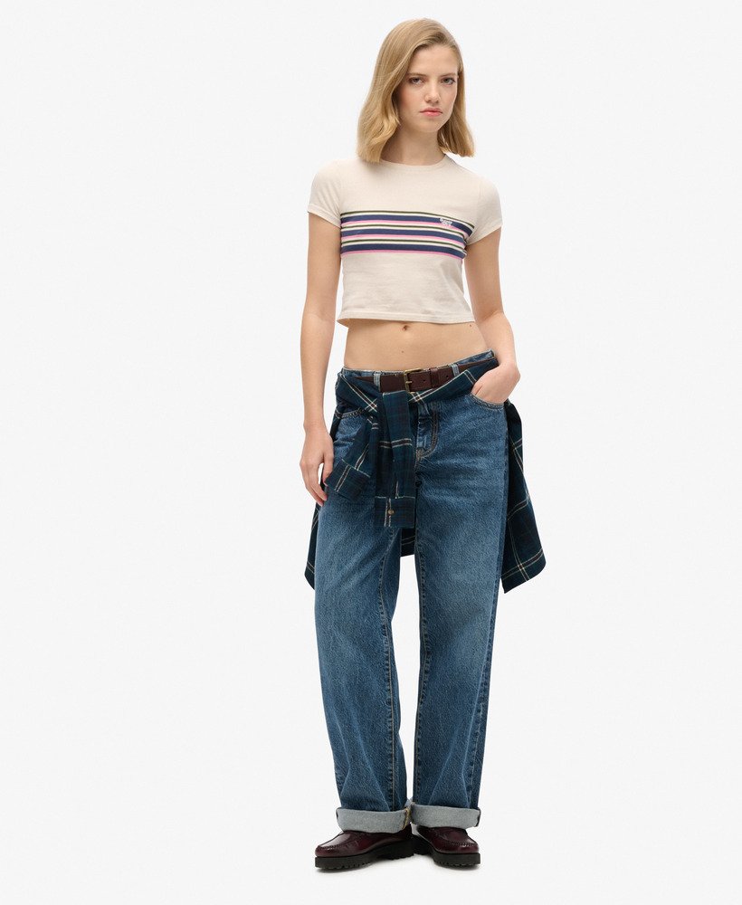 camiseta cropped listrada vintage na cor aveia.