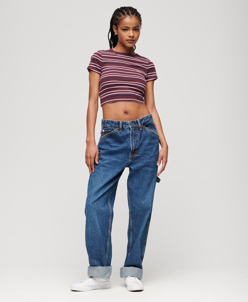camiseta cropped listrada vintage na cor vinho.