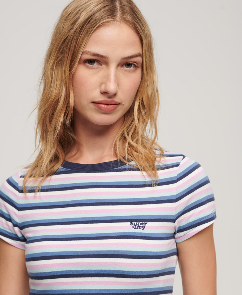 camiseta cropped vintage listrada em tom hiper lavanda.