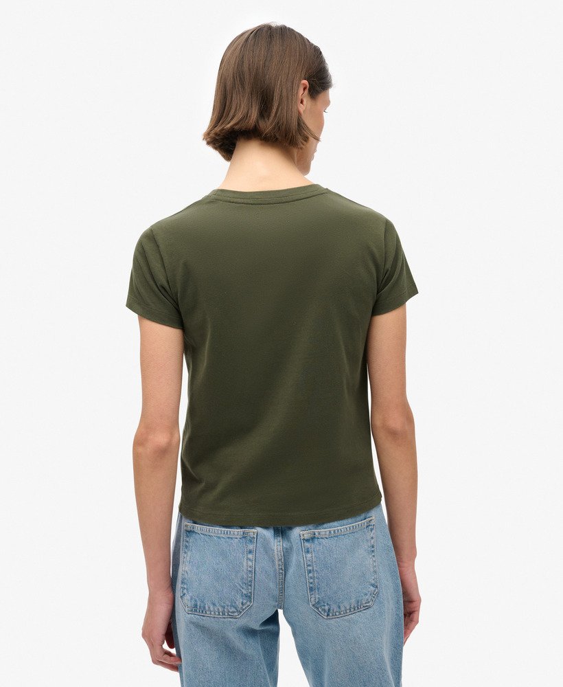 camiseta ajustada com strass e estampa de tatuagem na cor cáqui militar.