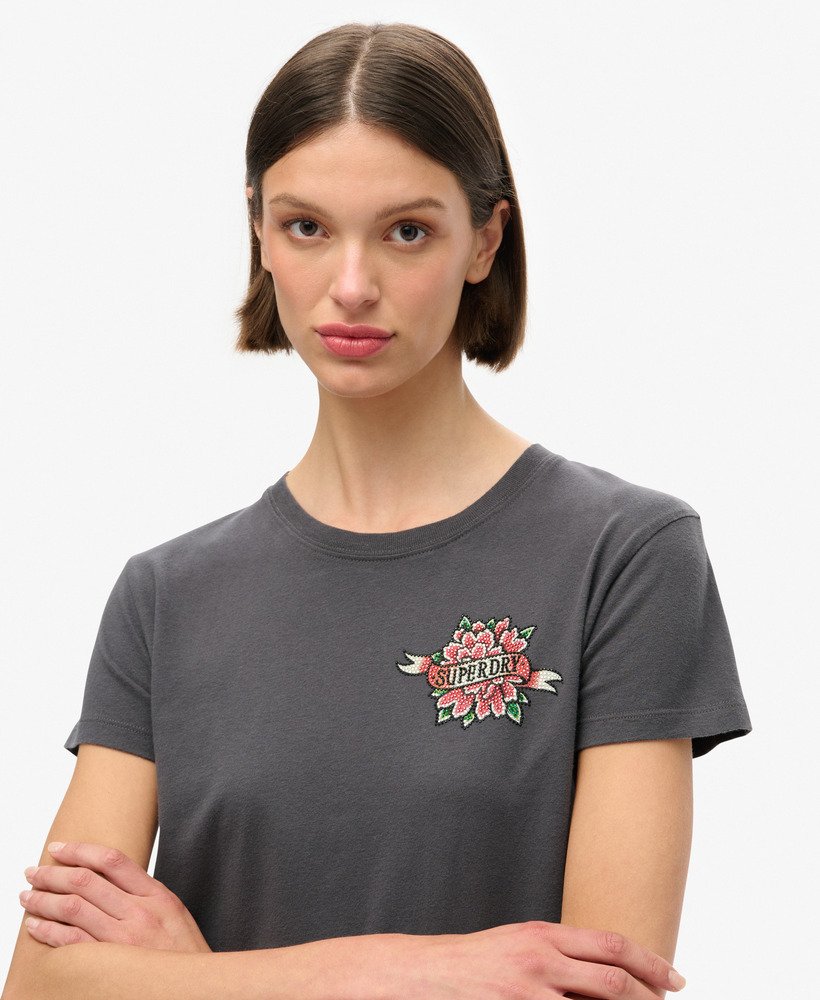 camiseta ajustada com strass e estampa de tatuagem na cor carvÃo