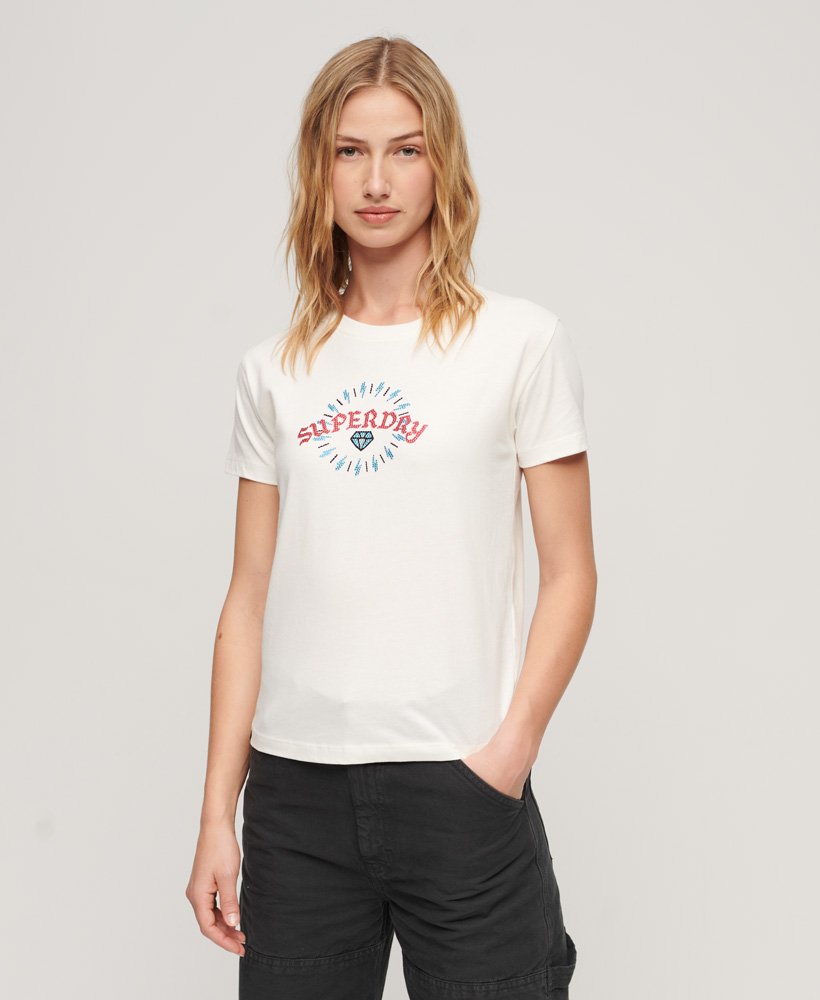 camiseta ajustada com strass e estampa de tatuagem na cor branco inverno