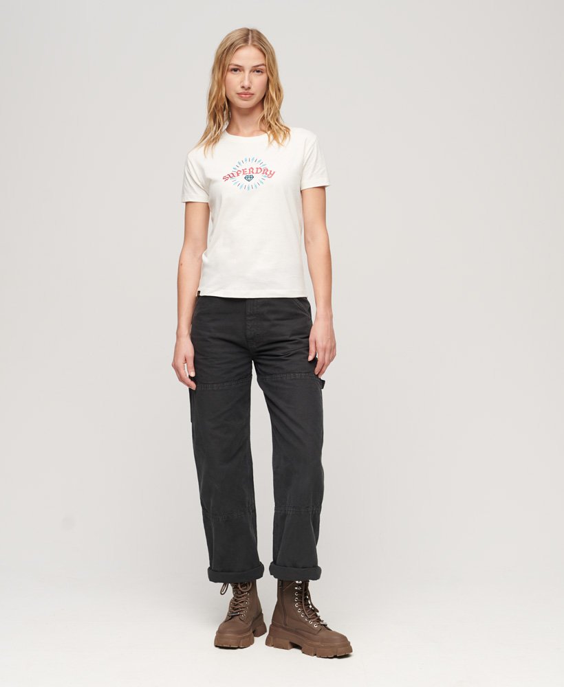 camiseta ajustada com strass e estampa de tatuagem na cor branco inverno