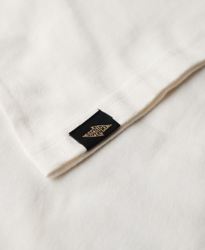 camiseta de manga curta com estampa de pôster na cor branco inverno