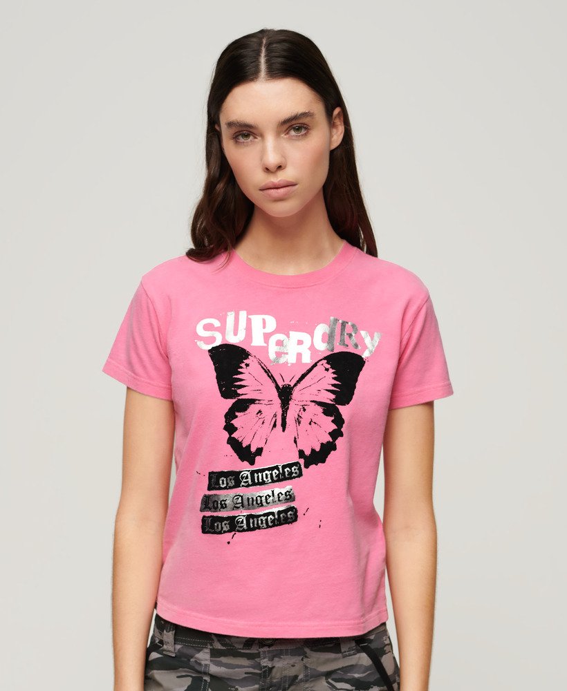 camiseta com estampa lo-fi rock na cor rosa aurora