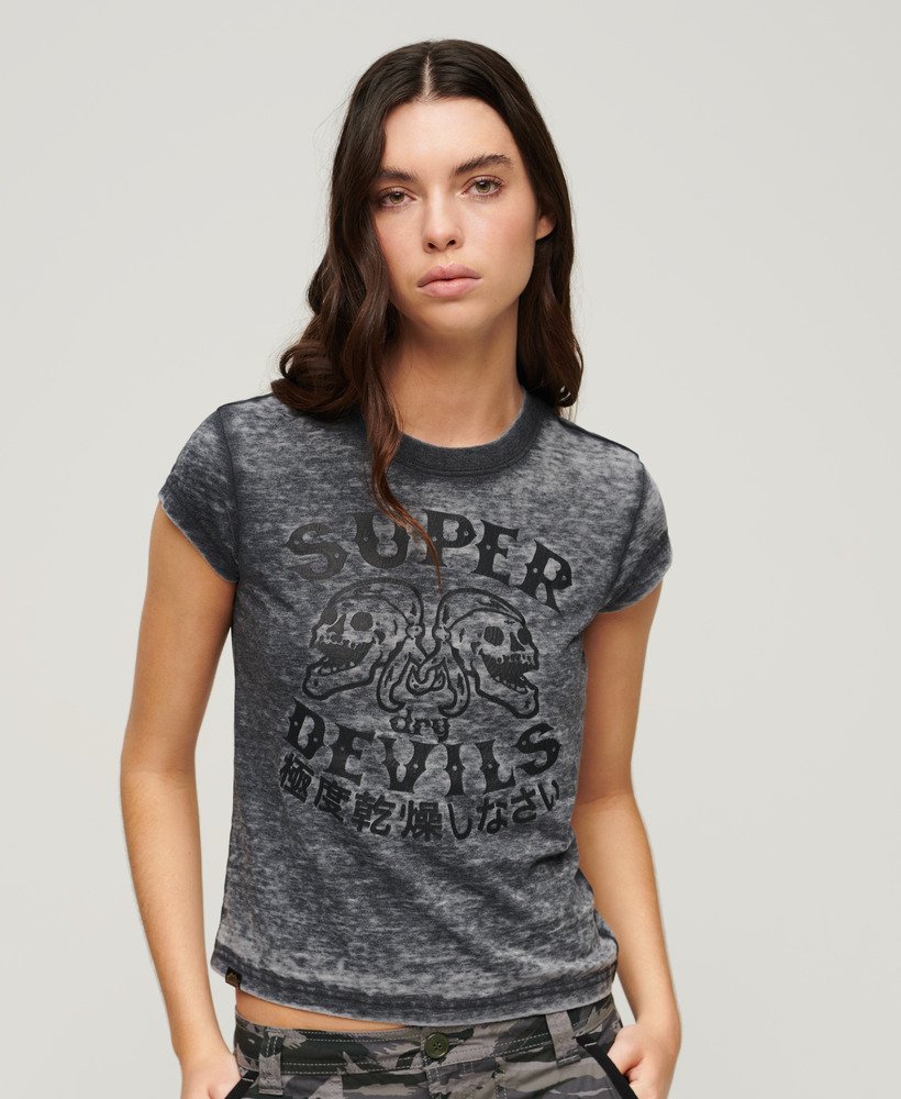 camiseta retrô de manga curta estilo rocker na cor preto jato