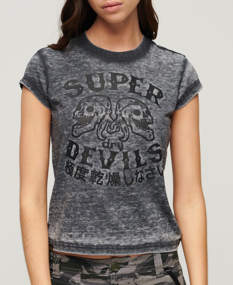 camiseta retrô de manga curta estilo rocker na cor preto jato