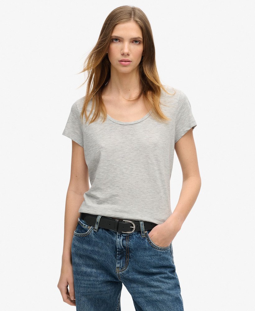 camiseta studios com decote redondo na cor cinza mesclado pimenta