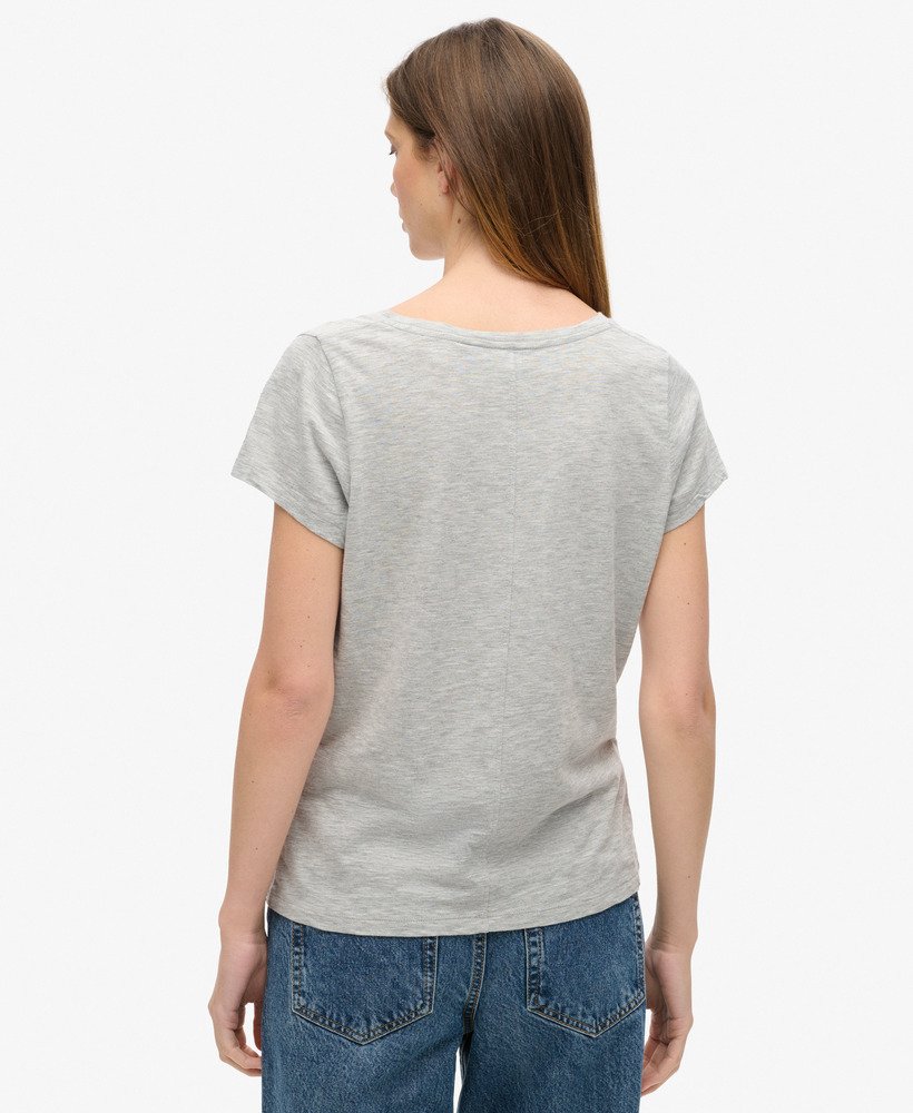 camiseta studios com decote redondo na cor cinza mesclado pimenta