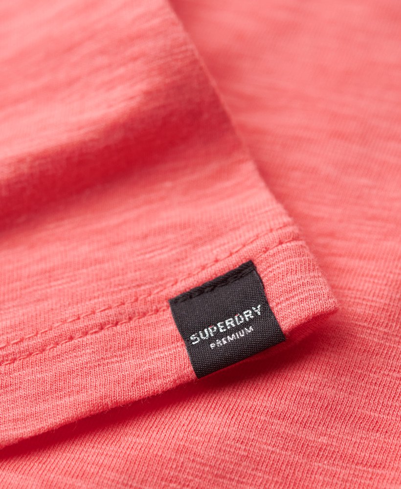 camiseta studios com decote redondo na cor sugar coral