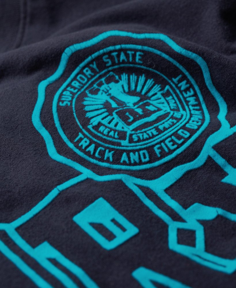 camiseta varsity flocked fitted na cor azul marinho escuro