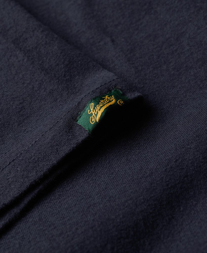 camiseta varsity flocked fitted na cor azul marinho escuro