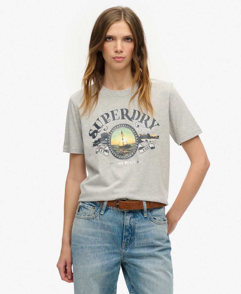 camiseta de viagem estilo lembrança modelagem relaxada na cor bege mesclado pedra-pomes.
