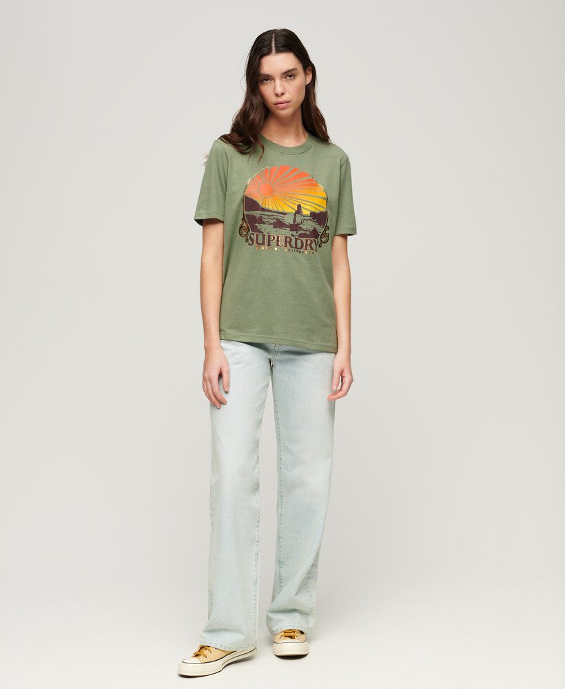 camiseta de viagem estilo lembrança modelo relaxado na cor verde-tomilho mesclado.