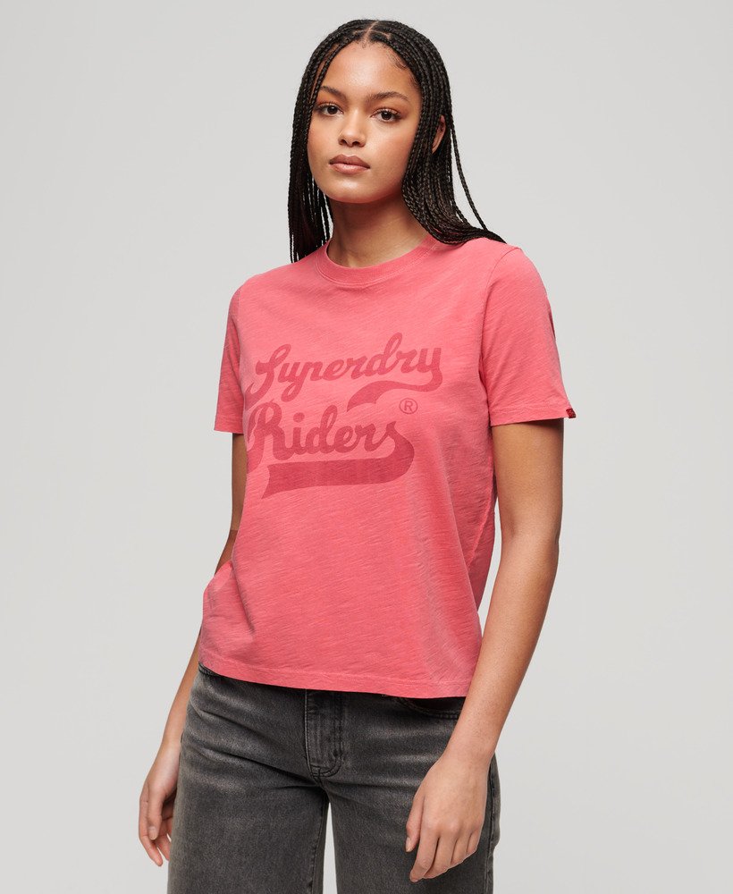 camiseta relaxed com estampa de beijos em coral slub