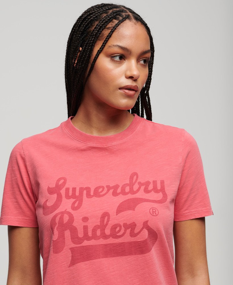 camiseta relaxed com estampa de beijos em coral slub