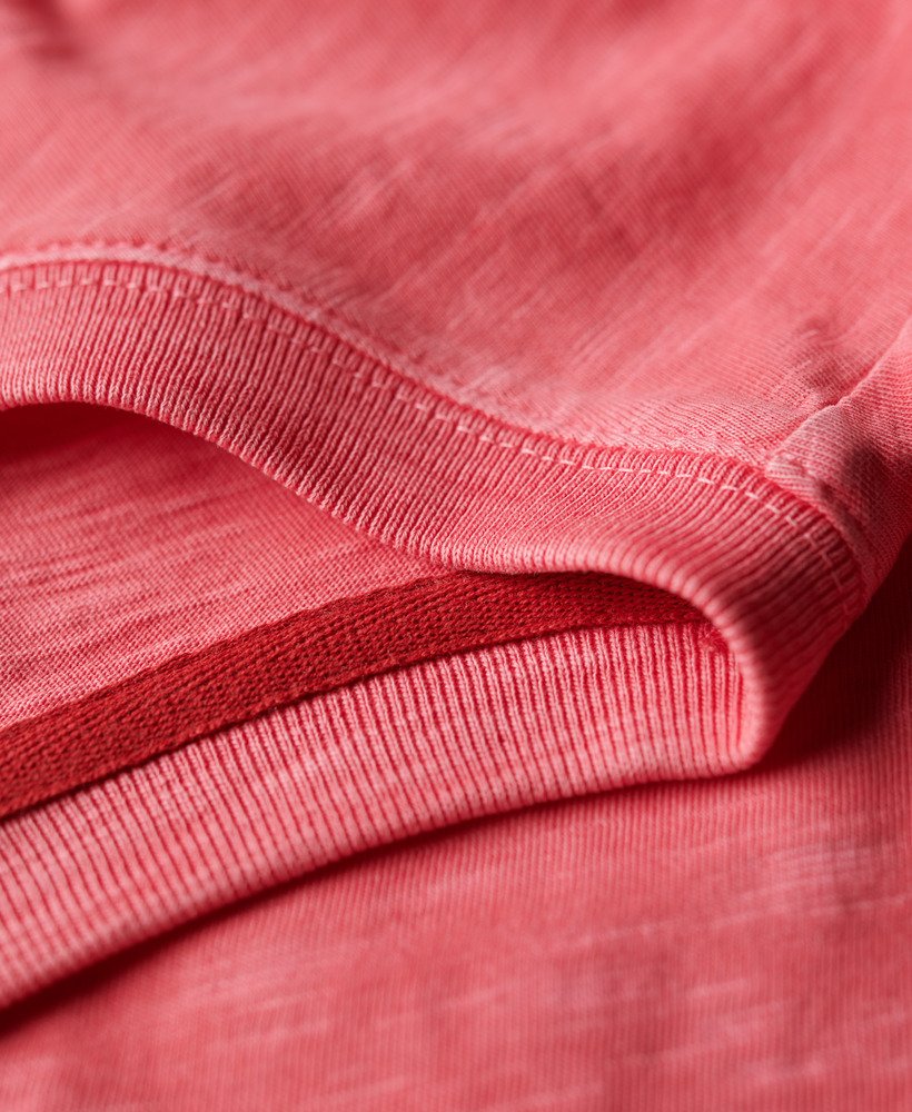 camiseta relaxed com estampa de beijos em coral slub