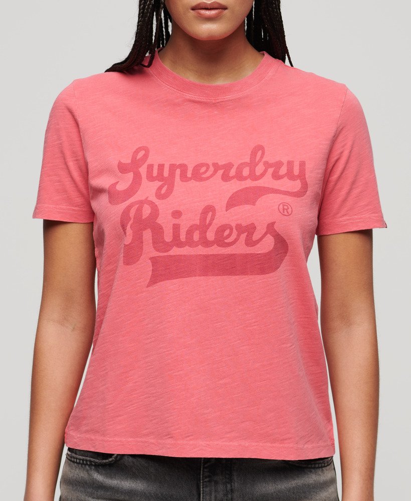 camiseta relaxed com estampa de beijos em coral slub