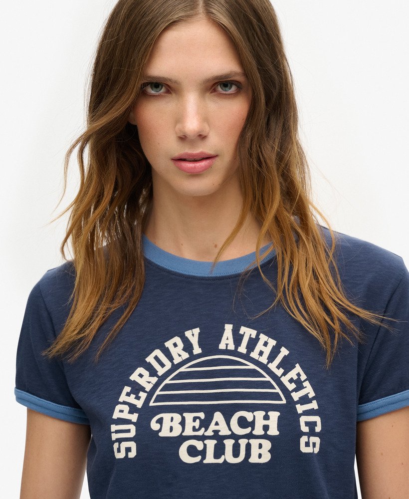 camiseta athletic essentials beach graphic ringer na cor azul marinho mais intenso