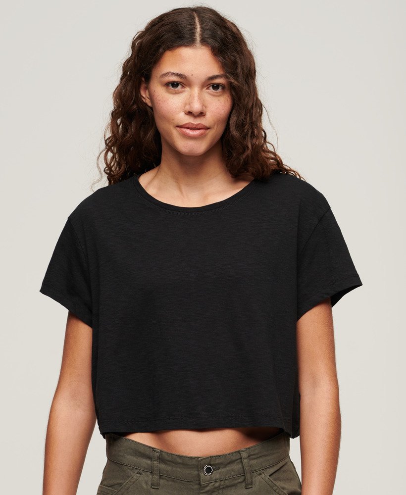 camiseta cropped folgada na cor preta