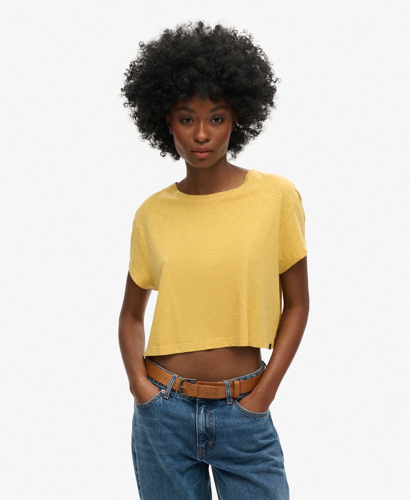 camiseta cropped folgada na cor amarelo sauterne