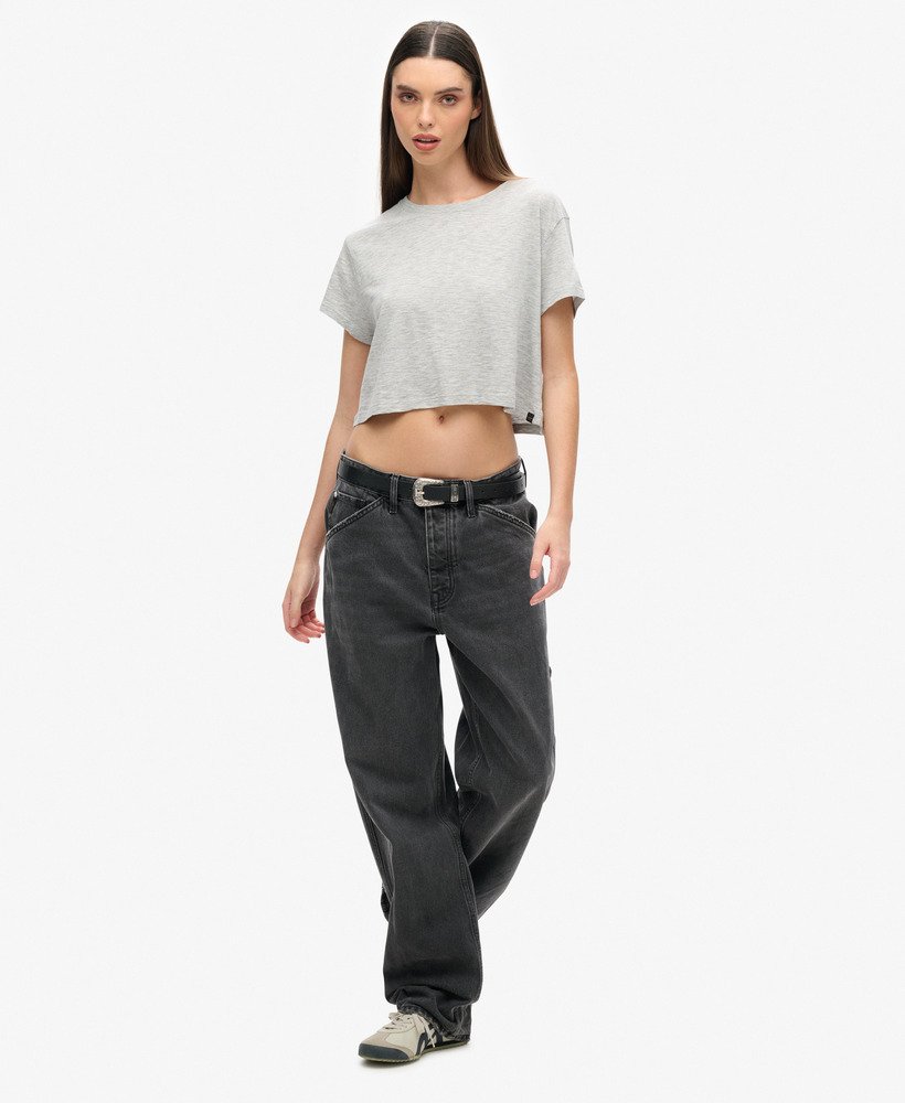 camiseta cropped folgada na cor cinza mesclado pimenta
