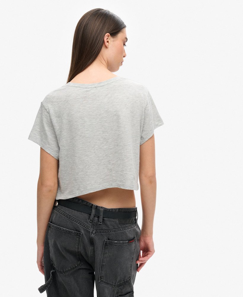 camiseta cropped folgada na cor cinza mesclado pimenta