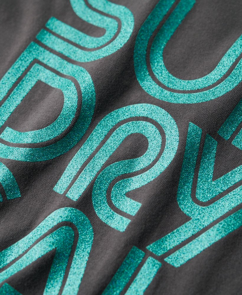 camiseta retrô com logo brilhante na cor preta vintage.