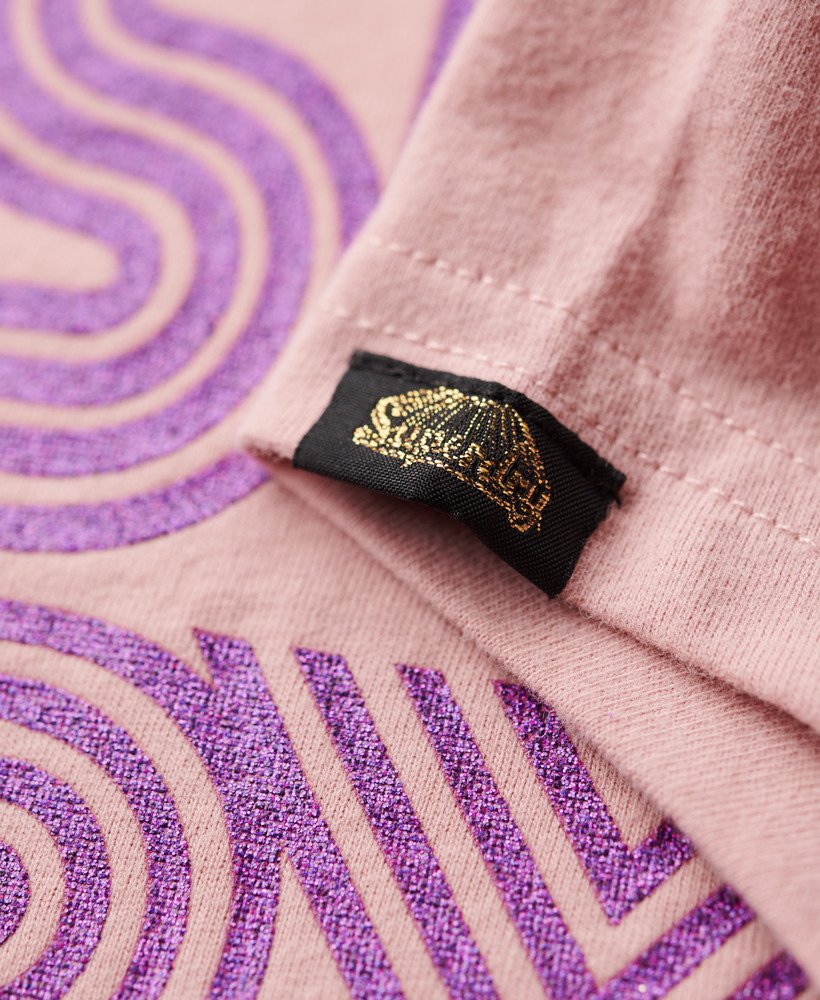 camiseta retrô com logo brilhante em rosa blush vintage
