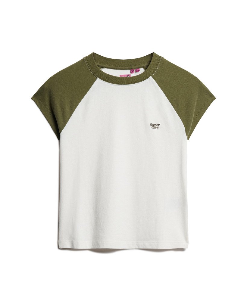 camiseta raglan essential logo em algodão orgânico nas cores verde-oliva cÁquibranco sujo