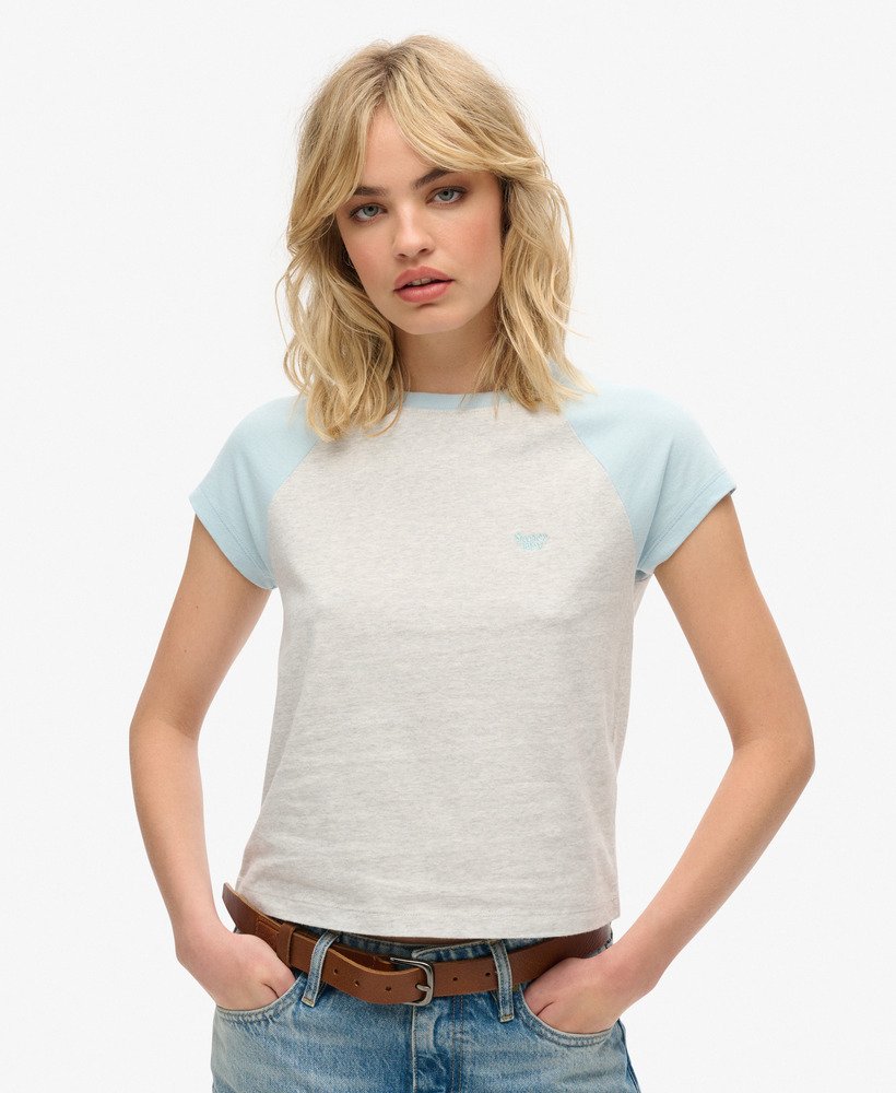 camiseta raglan essential logo em algodão orgânico nas cores azul céu invernocinza geleira mesclado