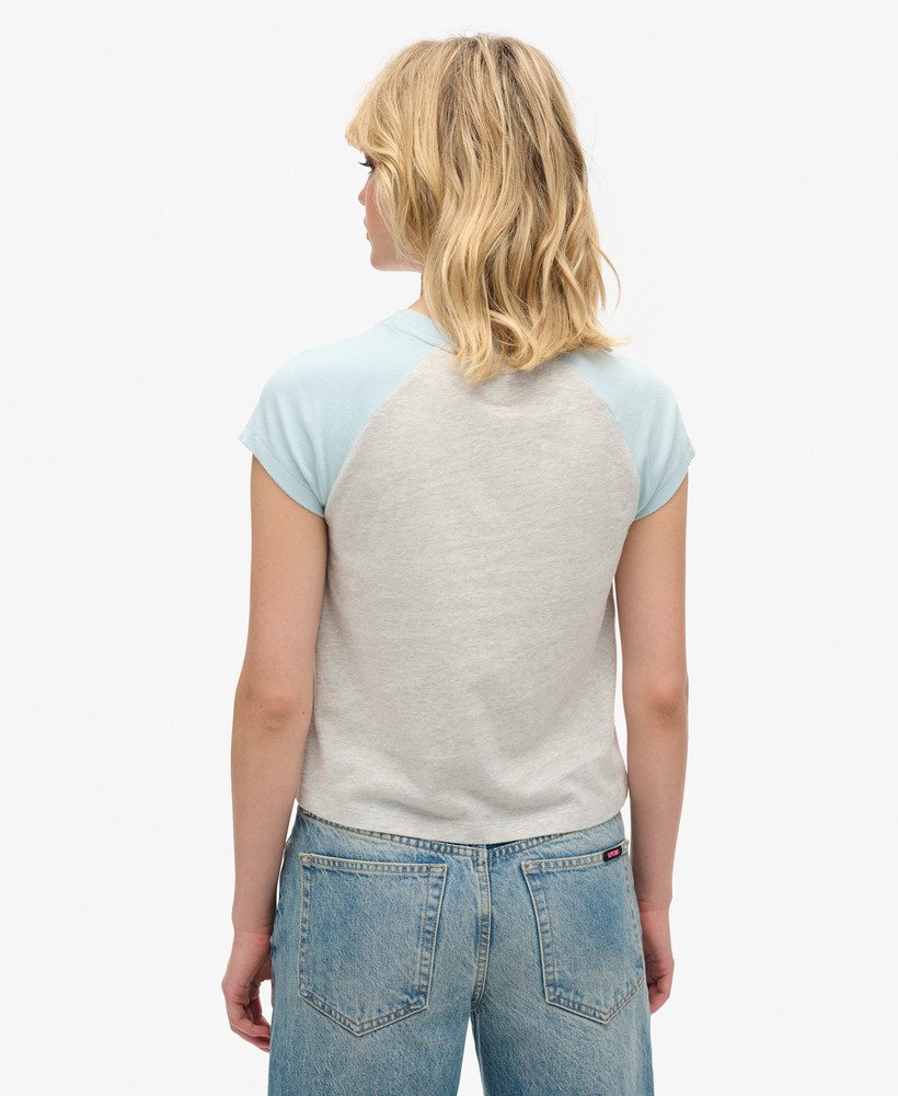 camiseta raglan essential logo em algodão orgânico nas cores azul céu invernocinza geleira mesclado