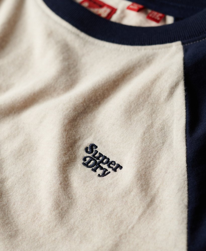 camiseta raglan essential logo em algodão orgânico na cor azul marinho intensoavelã clara mesclada