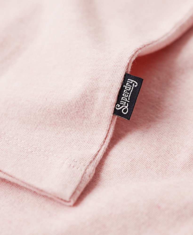 camiseta raglan essential logo em algodão orgânico nas cores rosa claroazul marinho