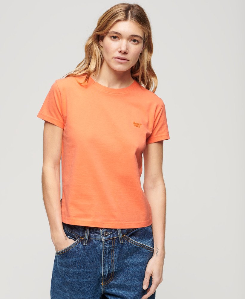 camiseta essential logo fitted na cor fusion coral