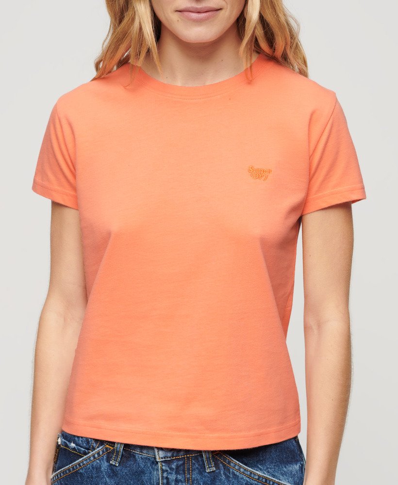 camiseta essential logo fitted na cor fusion coral