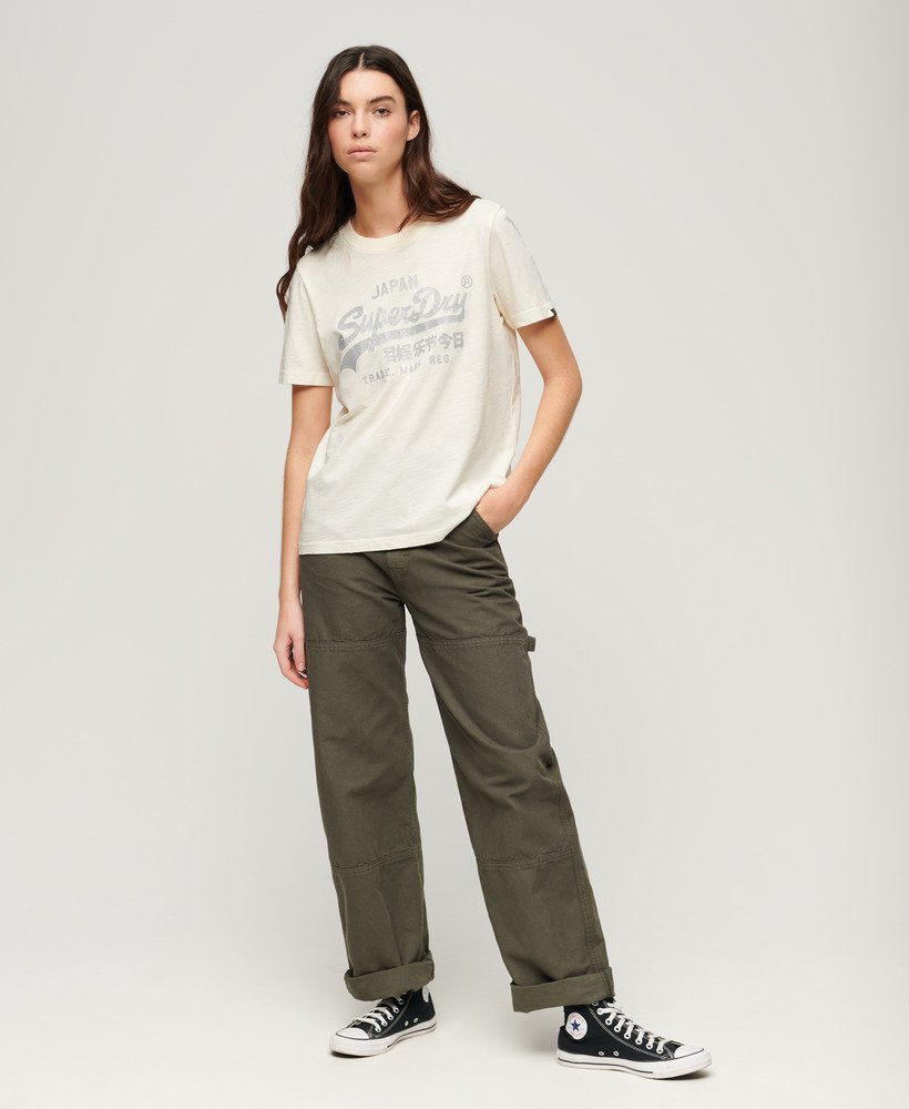 camiseta relaxed com logo metálico em moletom creme