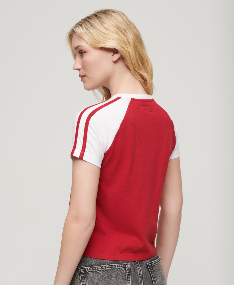 camiseta retrô essential logo na cor vermelho barn doorÓptico
