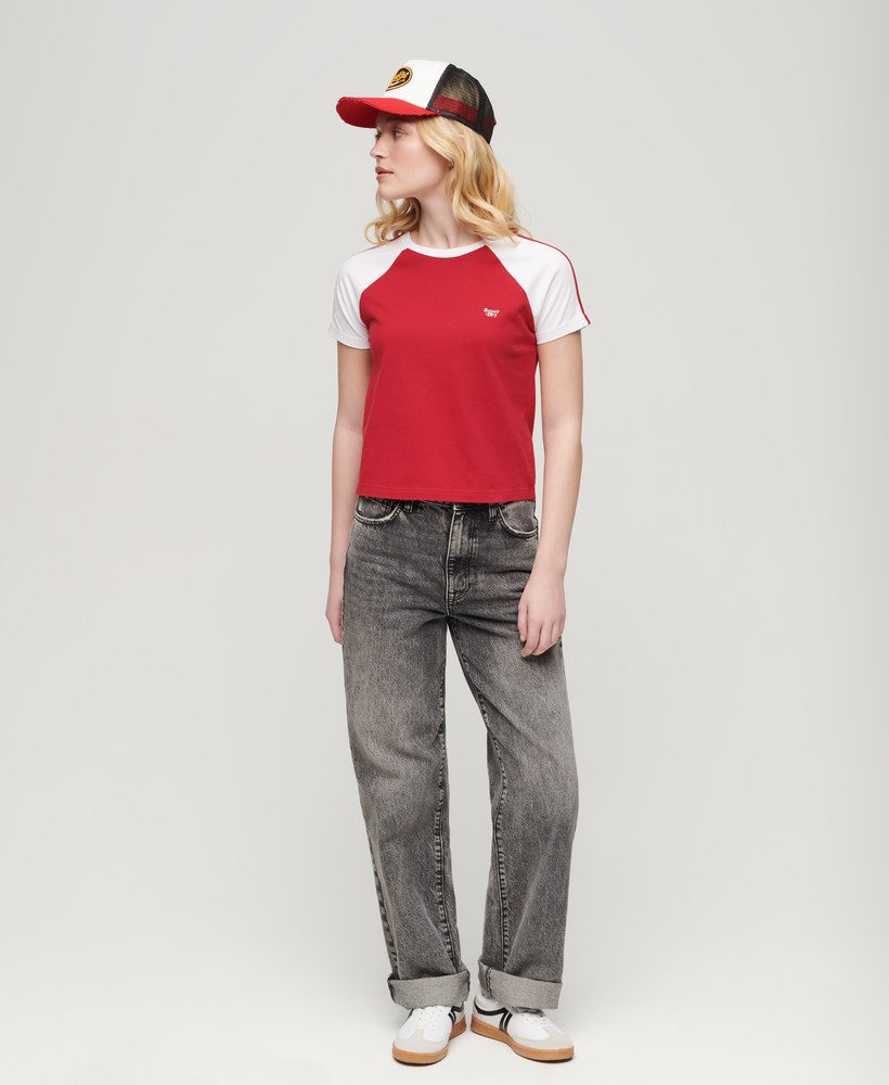 camiseta retrô essential logo na cor vermelho barn doorÓptico