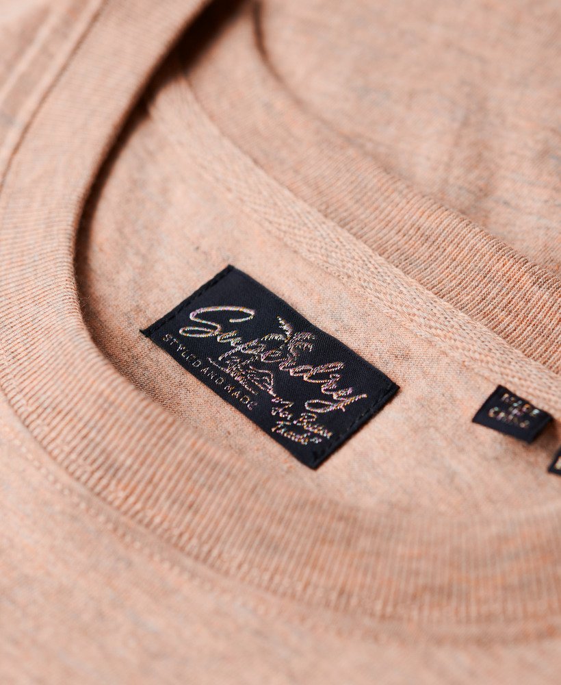 camiseta outdoor stripe relaxed em tons de laranja e damasco mesclado.