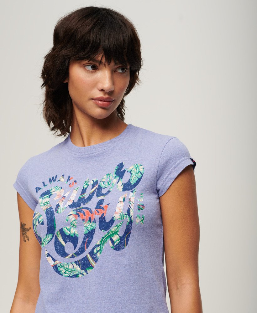camiseta de manga curta com estampa floral em violeta mesclado.