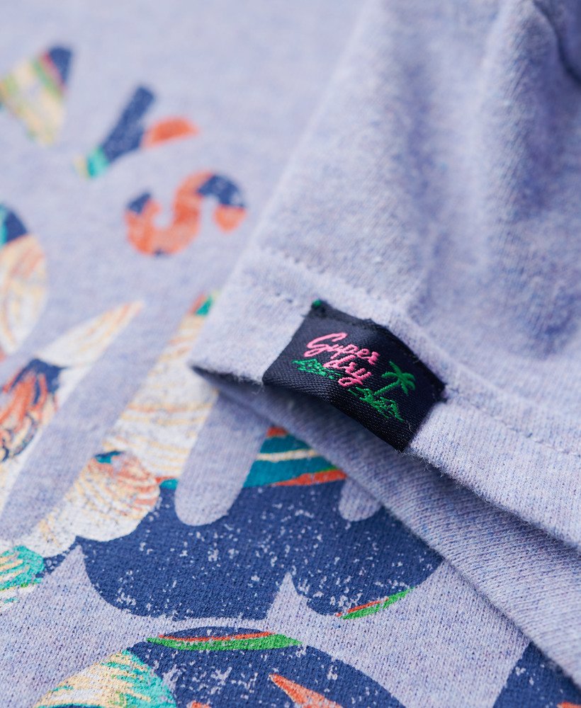 camiseta de manga curta com estampa floral em violeta mesclado.